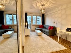 DECOR 2 metro fast WiFI 55’TV Netflix HBO cozy