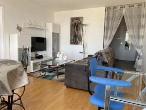 Appartements Le Mun-T2, 60m2, balcons, parking, wifi, linge, produits, face a la gerdarmerie, vue cathedrale : photos des chambres