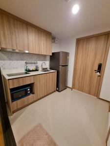 Lahabana Huahin by Moji