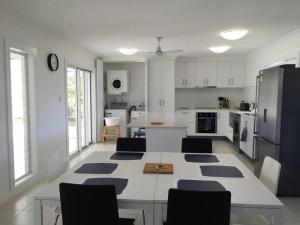 Airy Home - 3 Bedrooms & Office