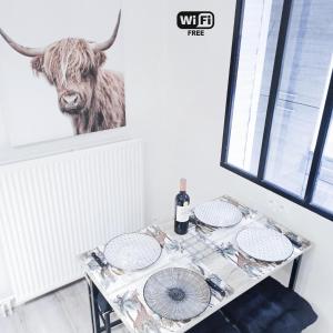 Détente & Jardin By Beds4Wanderlust - Charmant T2 avec Jardin - Gare Plaisir-Grignon, Versailles 20km