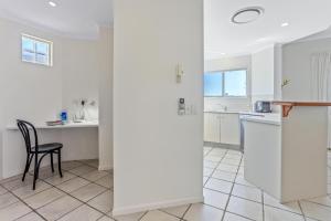 Cosy apartment with ocean views, Sunshine Beach