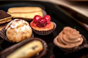 Appart'hotels Appart Hotel GLAM88 Suites avec SPA et Sauna Privatif : photos des chambres