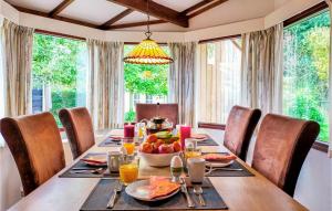 Stunning Home In Sint-Annaland