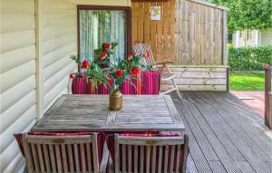 Stunning Home In Sint-Annaland