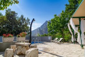 Stone house Nikolina with heated pool