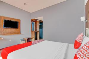 Hotel O near RSUD Arifin Achmad formerly Damon Butik Hotel