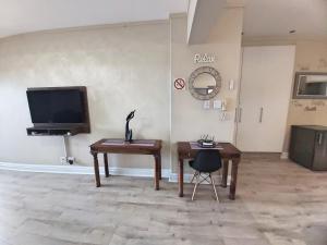 Whale Rock, Modern Beachfront Apartment