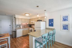 Coastal Condo with Public Atlantic Beach Access