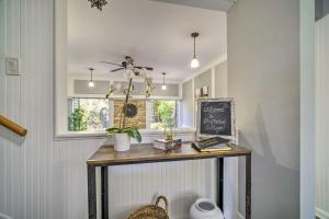 Coldspring Cottage < 1 Mi to Lake Livingston!