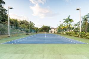 Shimmers, stunning, stylish West Coast Villa