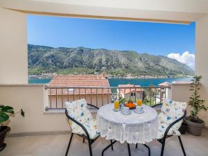 One-Bedroom Apartment with Sea View room in Apartments Castello