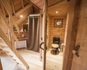 Maisons d'hotes Gaia - Les Cabanes du Chene Rouvre : Chambre Double avec Terrasse