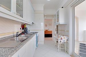 Vilamoura Main Avenue by Homing