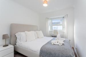 3BR Central Patio Home with Parking