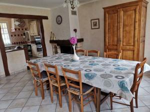 Maisons de vacances Gite Oisly, 5 pieces, 10 personnes - FR-1-491-258 : photos des chambres