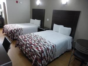  Deluxe Room with Two Double Beds Smoke Free room in Red Roof Inn Corpus Christi North - Near Downtown