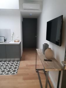 HOTEL S - ALOJAMENTO LOCAL