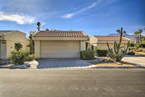 4 Mi to Dtwn Palm Springs Condo with Pool Access