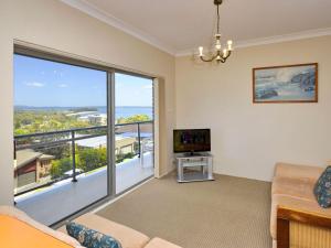 Adriana, 683-85 Ronald Avenue