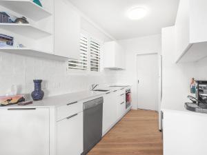 Bella Vista Unit 22 19 Shoal Bay Road