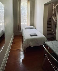Budget Single Room with Shared Bathroom room in Cambridge Lodge