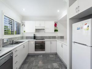 Pacific Blue Townhouse, 351265 Sandy Point Road