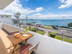 Del Rae Unit 8 25 Shoal Bay Road