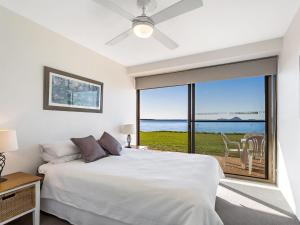 Harbourside Unit 2 7 Soldiers Point Road