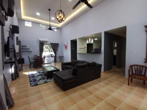 PRIVATE VILLA LOT 986 at AFamosa Resorts Melaka Villa, 5rooms, private pool, BBQ, KARAOKE with surcharge