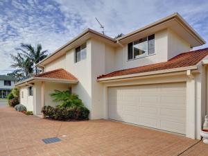 White Horses, 7B Achilles Street