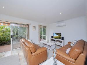 White Horses, 7B Achilles Street