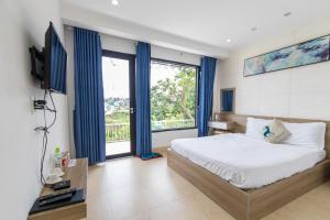 Phòng Giường Đôi Nhìn Ra Núi (Double Room with Mountain View)