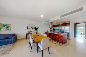 Hakuna Matata 725N at Mareazul Beachfront