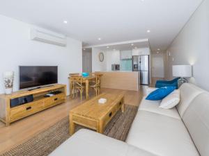 The Shoal Unit 405 Shoal Bay