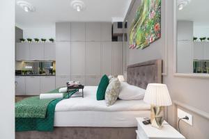 Kazimierz Studio with Jacuzzi by Heyrent Premium