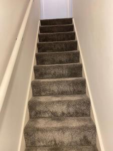 4 Bed house sleeps 8 next to Chatham station and Chatham city centre