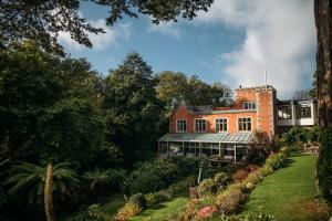 Maenporth Road, Falmouth, TR11 5HT, England.