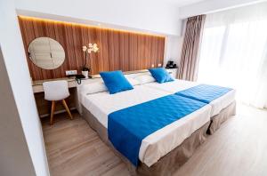 Double Room with Pool View room in Hotel Rosamar