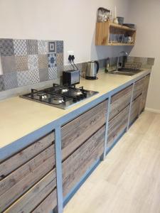 Lovely new flat near restaurants and beach with solar - free wifi and DSTV