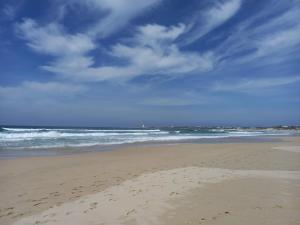 Lovely new flat near restaurants and beach with solar - free wifi and DSTV