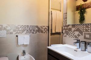 A&G Apartment Aosta - Elegante Casa 100 mq su due piani con Wi-Fi-giardino-parcheggio