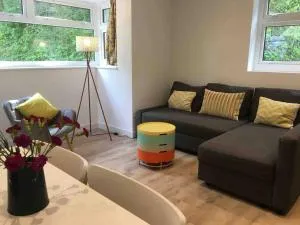 Bright and spacious annex near Lymington with private garden - Sway