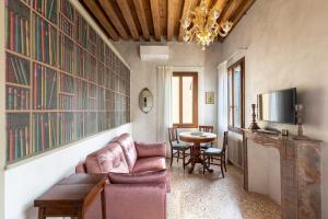 Ca Cappello Venice Apartment 1 with Canal View
