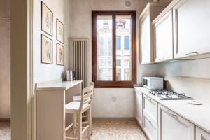 Ca Cappello Venice Apartment 1 with Canal View