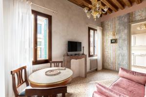 Ca Cappello Venice Apartment 1 with Canal View