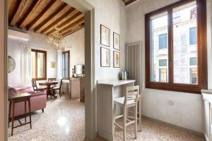 Ca Cappello Venice Apartment 1 with Canal View