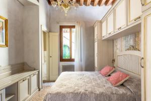 Ca Cappello Venice Apartment 1 with Canal View