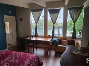 Year-round fishing, boating, birding, 1 hr from SF