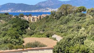 Appartements Porticcio Appartement 6 personnes terrasse avec vue imprenable Golfe d'Ajaccio et plage 800m : photos des chambres